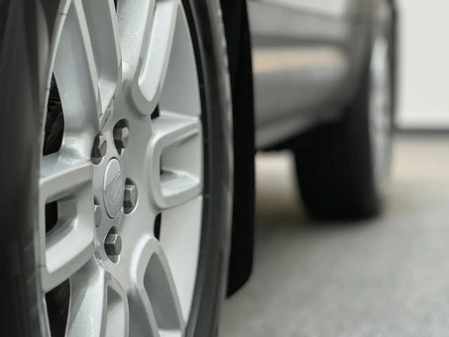 Land Rover Defender AWD D250 SE