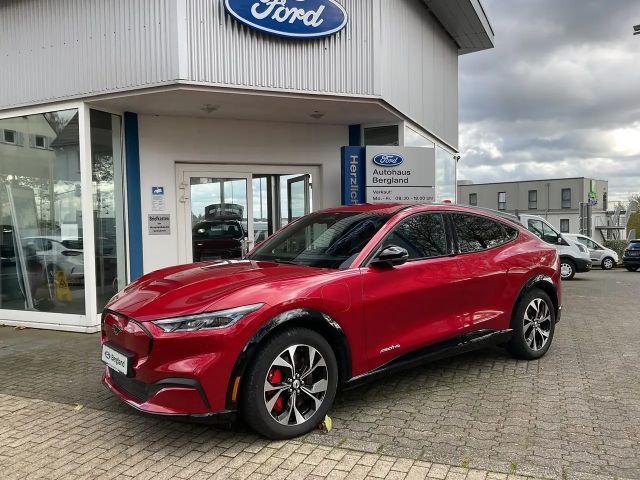 Ford Mustang Mach-E 75 kWh AWD