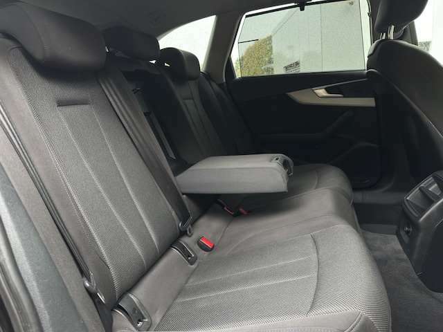 Audi A4 35 TFSI Avant S-Tronic