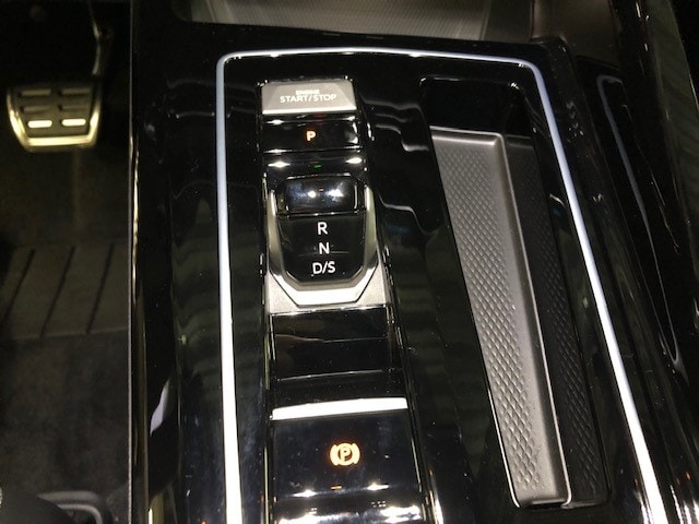 Volkswagen Golf 1.5 eTSI DSG R-Line