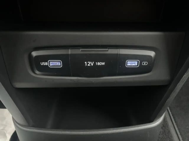 Hyundai Staria Signature