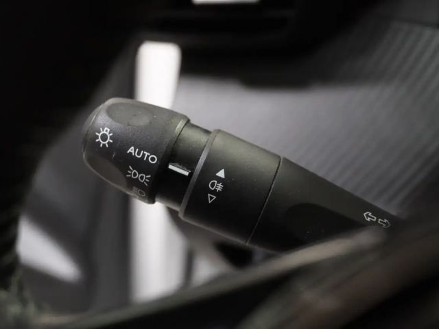 Peugeot E-208 208 e 50kWh LED/Navi