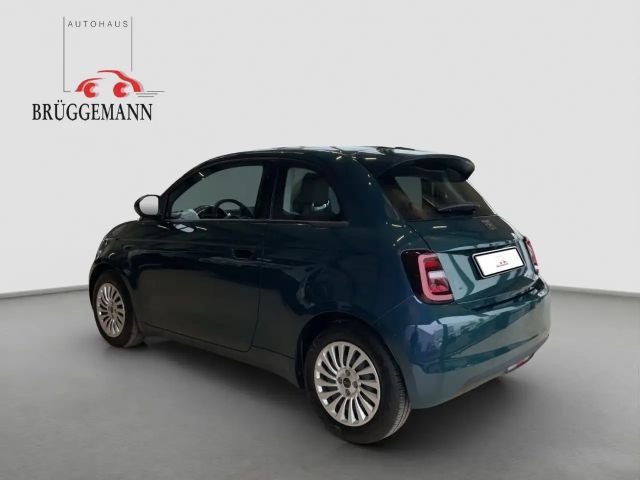 Fiat 500e Action