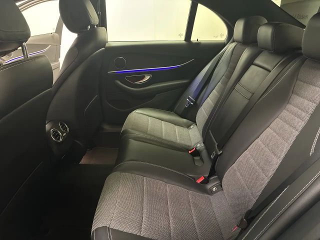 Mercedes-Benz E 220 E 220 d Sedan