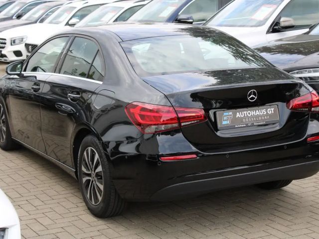 Mercedes-Benz A 200 A 200 d
