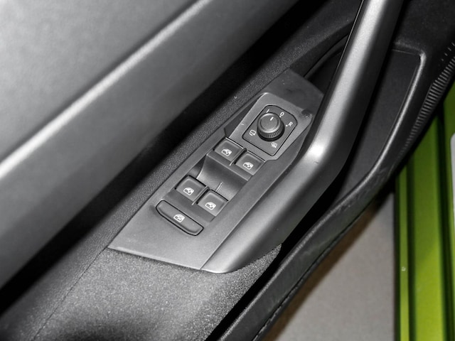 Volkswagen Taigo Taigo 1.0 R-LINE DSG NAVI BLACKSTYLE MATRIXLED