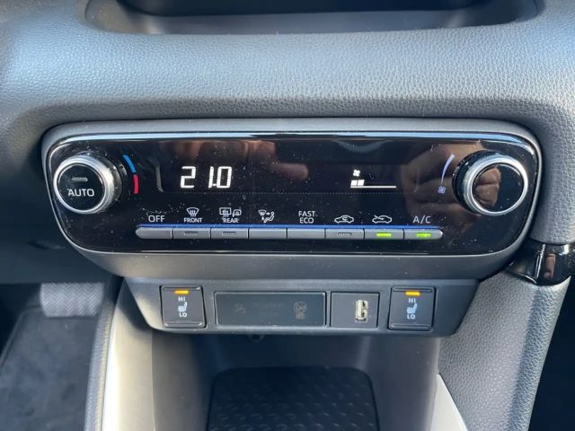 Toyota Yaris Hatchback Hybride Team D