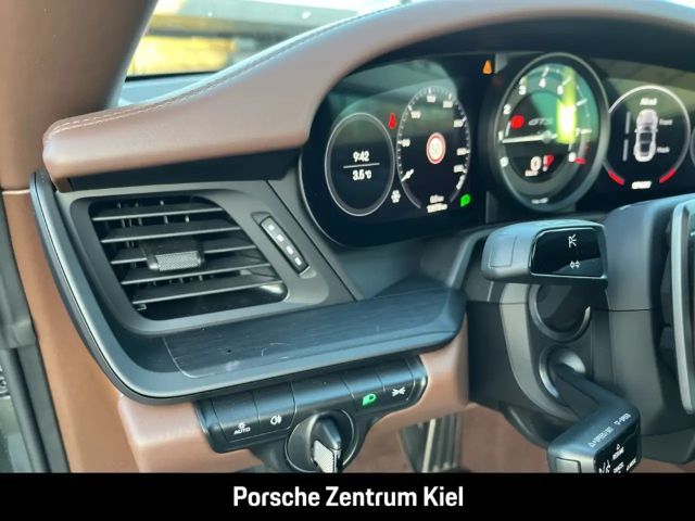 Porsche 992 4 Coupé GTS Targa