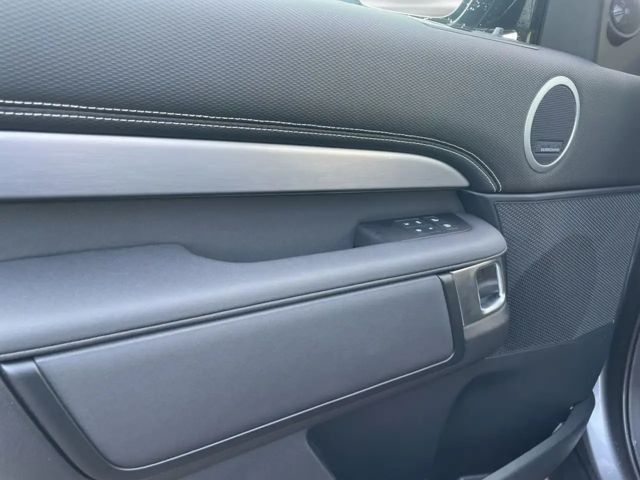 Land Rover Discovery D250 Dynamic SE