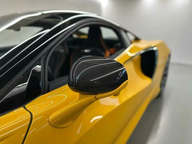 McLaren Artura Artura / MSO Volcano Yellow / Leasing 1,99%
