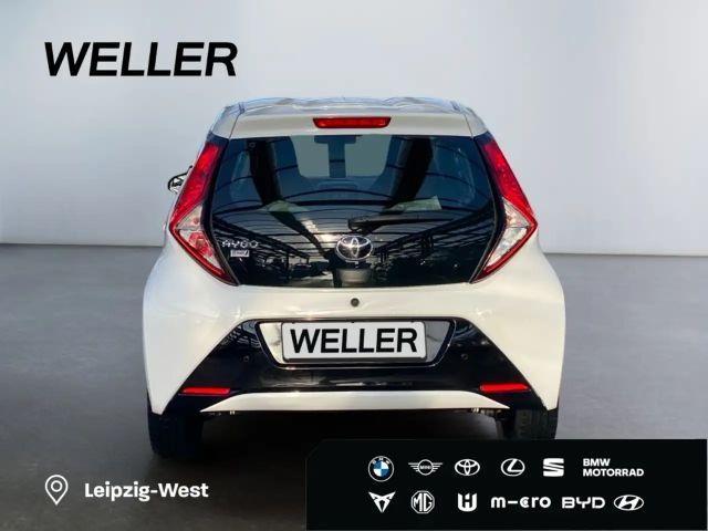 Toyota Aygo Hatchback Play Team D X-play