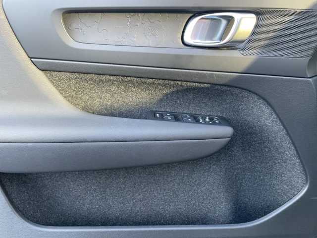 Volvo XC40 Core Recharge