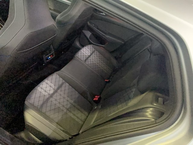 Volkswagen Golf 1.5 eTSI DSG Golf VIII R-Line