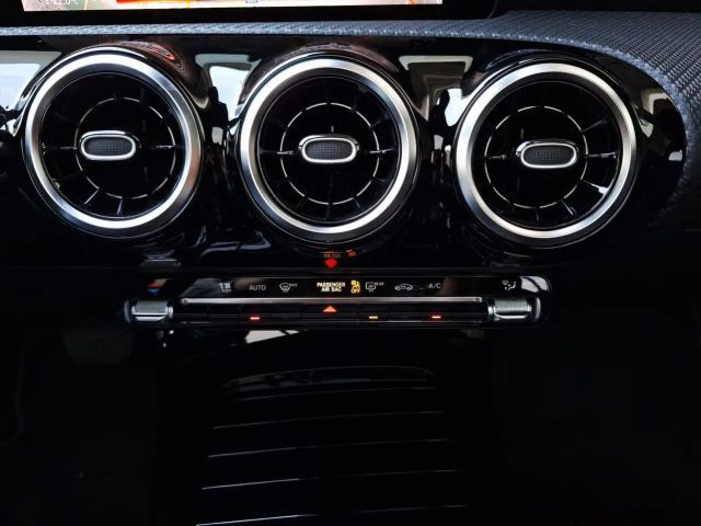 Mercedes-Benz A 200 Aut./LED/Panorama/AHK/Navi/Kamera/SHZ/1.Besitz