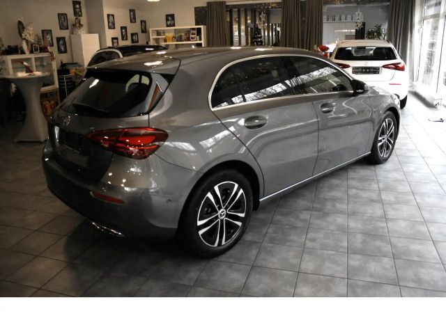 Mercedes-Benz A 180 Progres. Advanced *DISTRONIC*Volldigit.Display