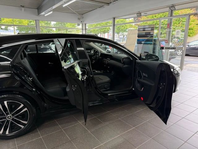 Mercedes-Benz CLA 200 CLA 200 d Shooting Brake