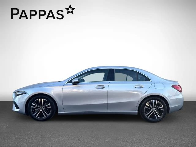 Mercedes-Benz A 180 Limousine PTS Cam Navi Wide LED SHZ