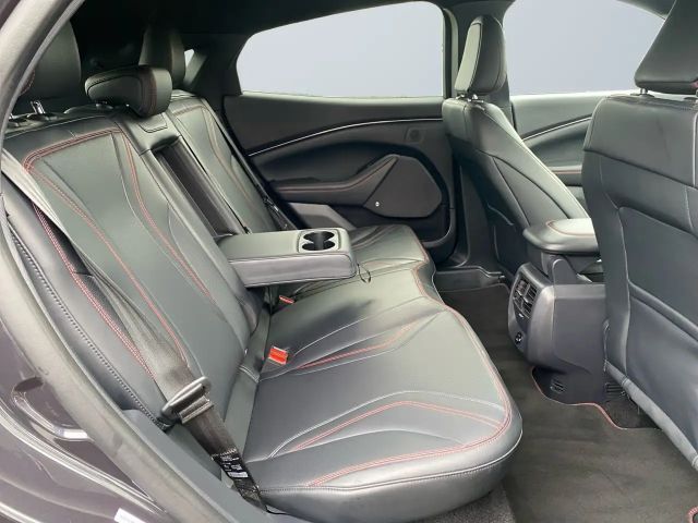 Ford Mustang Mach-E AWD Standard range