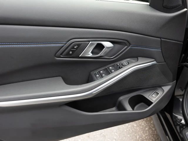 BMW 320 320i M-Sport Sedan