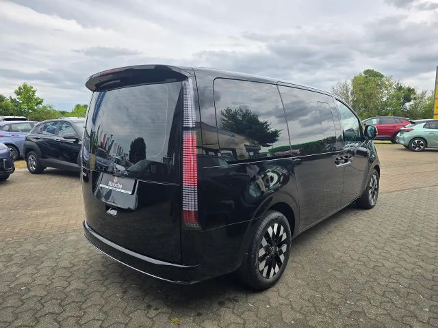 Hyundai Staria Signature