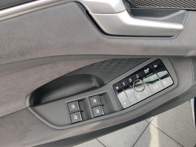 Audi A6 Avant Quattro S-Tronic