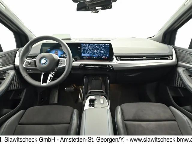 BMW 230 Sedan xDrive