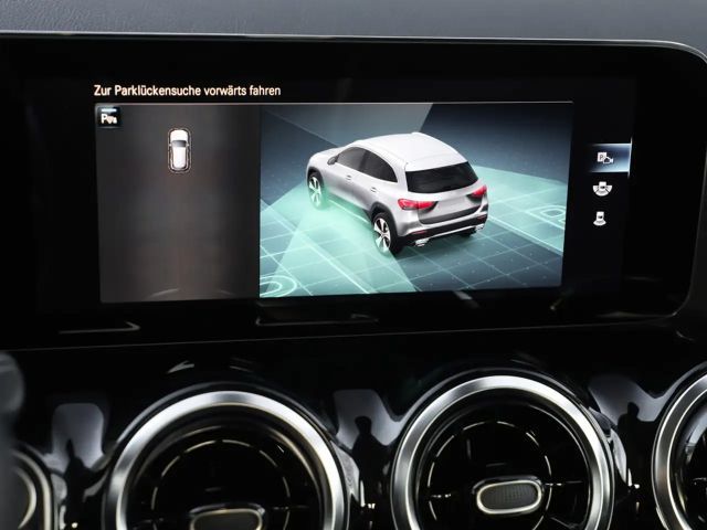 Mercedes-Benz GLA 200 DCT