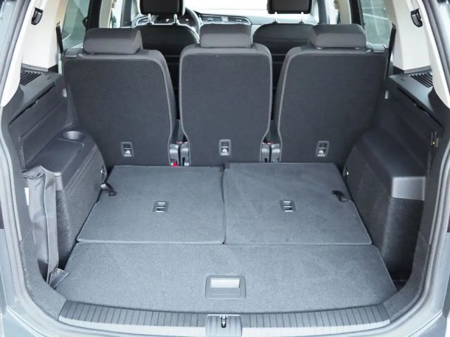 Volkswagen Touran 1.5 TSI DSG IQ.Drive R-Line