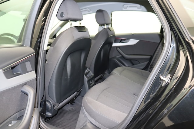 Audi A4 30 TDI S-Line S-Tronic Sedan