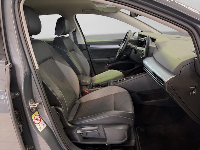 Volkswagen Golf 1.5 eTSI DSG