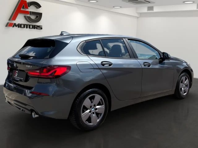 BMW 118 118d Sedan