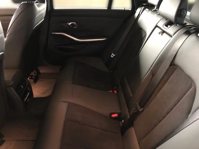 BMW 330 330i M-Sport xDrive