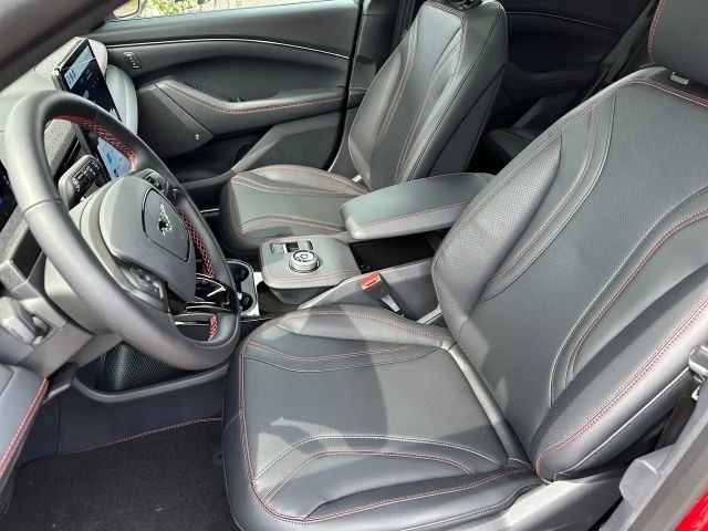 Ford Mustang Mach-E AWD Premium