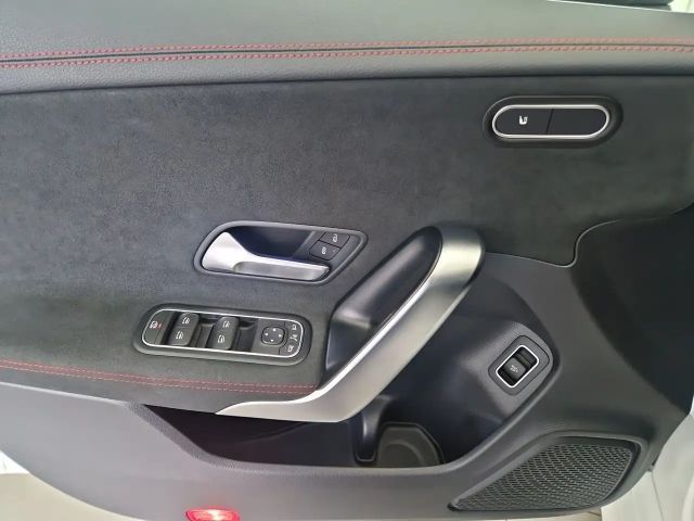 Mercedes-Benz CLA 200 AMG Line Coupé