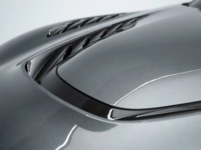 Aston Martin DBS 770 Ultimate Volante 1 OF 199/CARBON/BUCKET