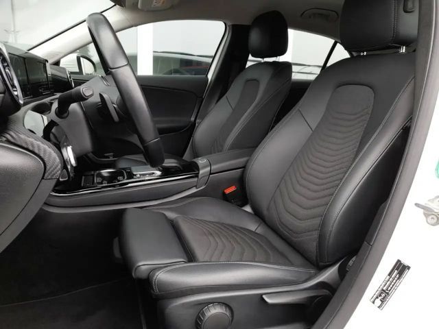 Mercedes-Benz A 250 A 250 e