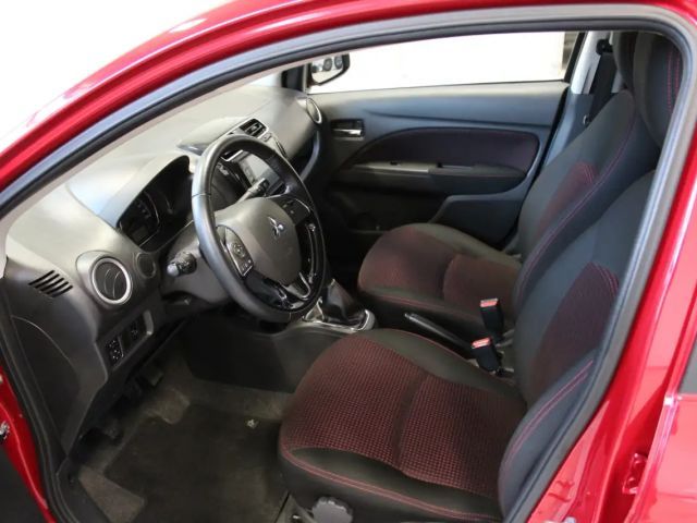 Mitsubishi Space Star Star