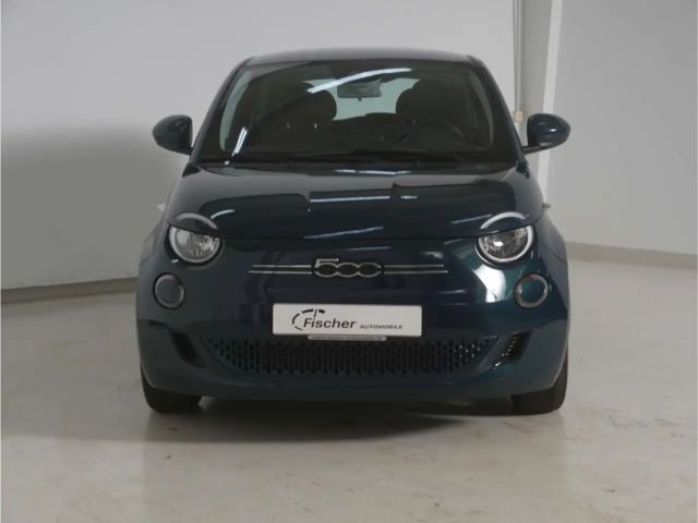 Fiat 500e Action