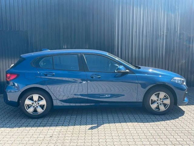 BMW 118 118i 5-deurs Sedan