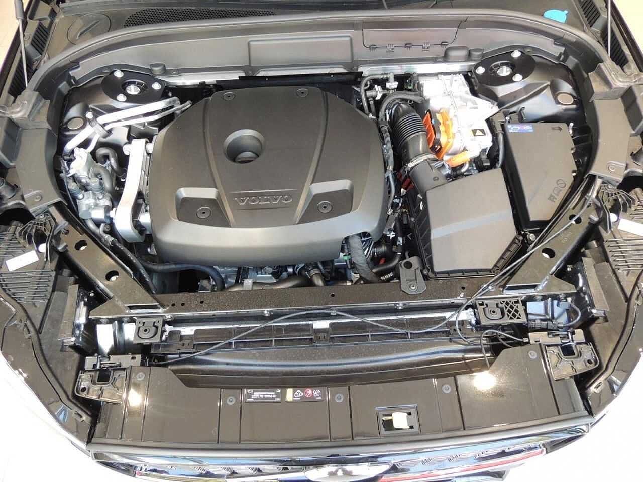 Volvo XC60 AWD Dark Plus Recharge T6