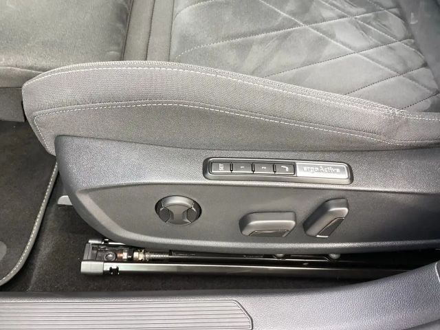 Volkswagen Golf DSG Style Variant