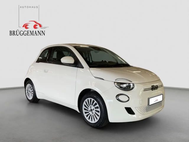Fiat 500e + Radio- & Winterpaket
