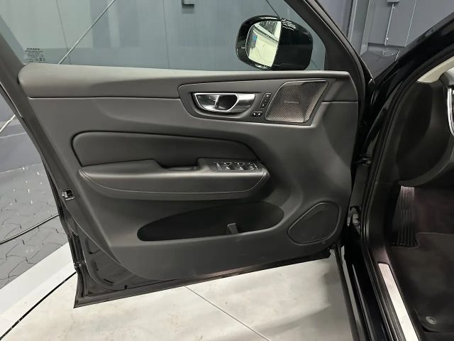 Volvo XC60 AWD Dark Plus