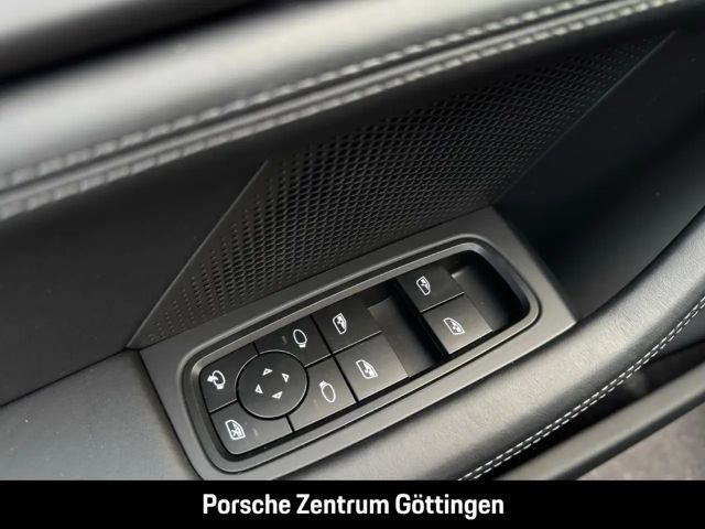 Porsche Taycan 4 Black Edition