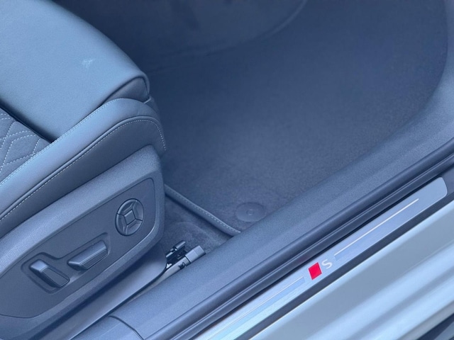 Audi A6 Avant Quattro S-Tronic