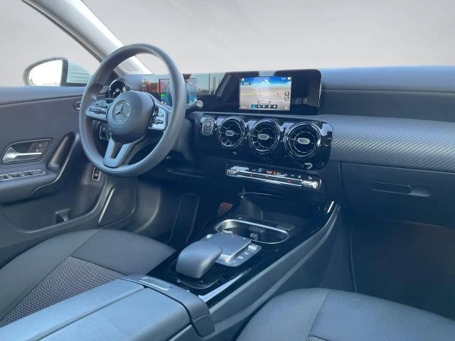 Mercedes-Benz A 250 A 250 e