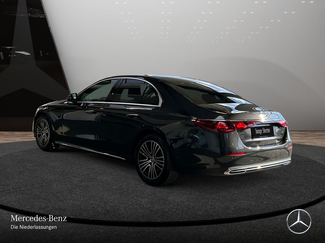 Mercedes-Benz E 200 Sedan