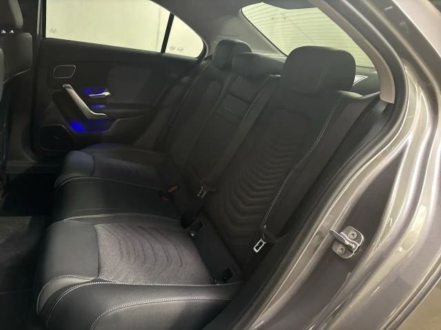 Mercedes-Benz A 180 Limousine PTS Cam Navi Wide AHK LED SHZ