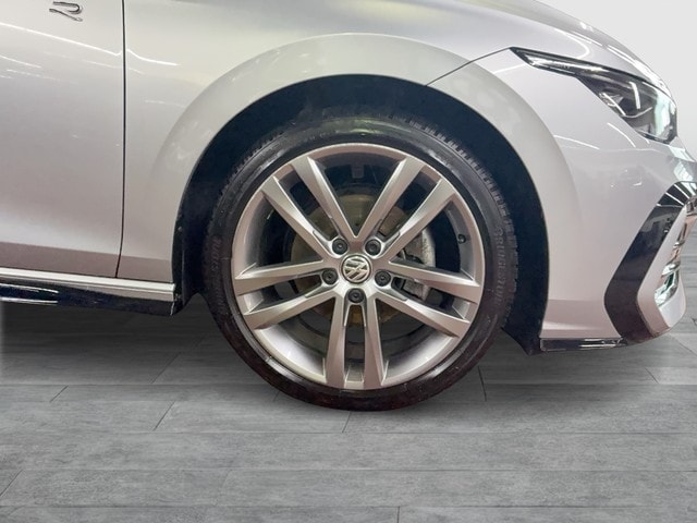 Volkswagen Golf 1.5 eTSI DSG Golf VIII R-Line