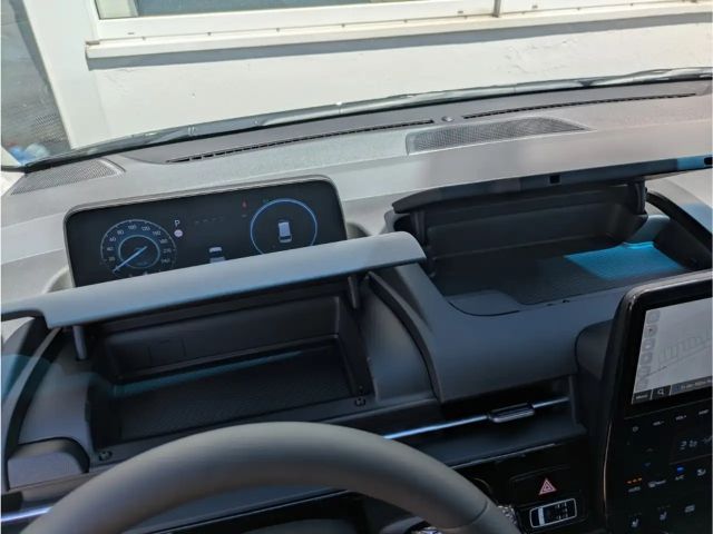 Hyundai Staria Signature